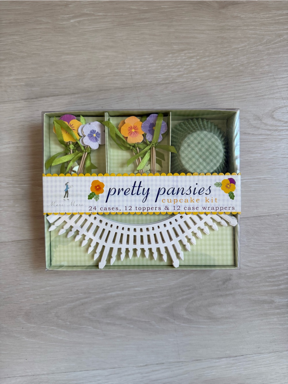 Meri Meri Pretty Pansies Cupcake Kit NIB
